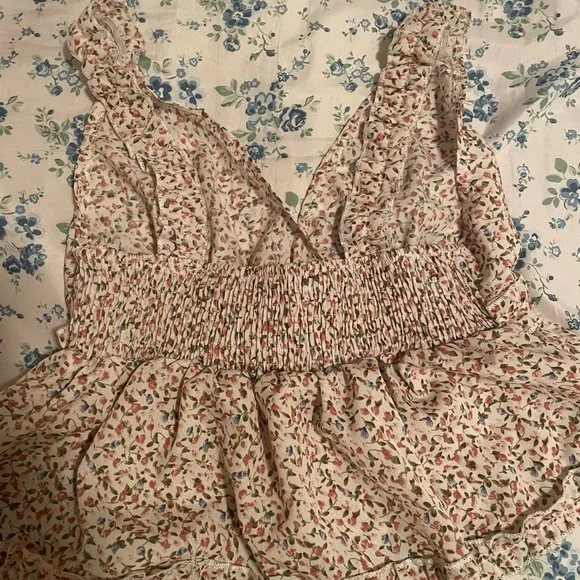 Chic Floral Ruffle Blouse - Picture 3 of 3